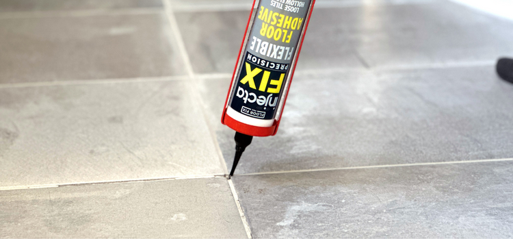 Baldosas sueltas y huecas