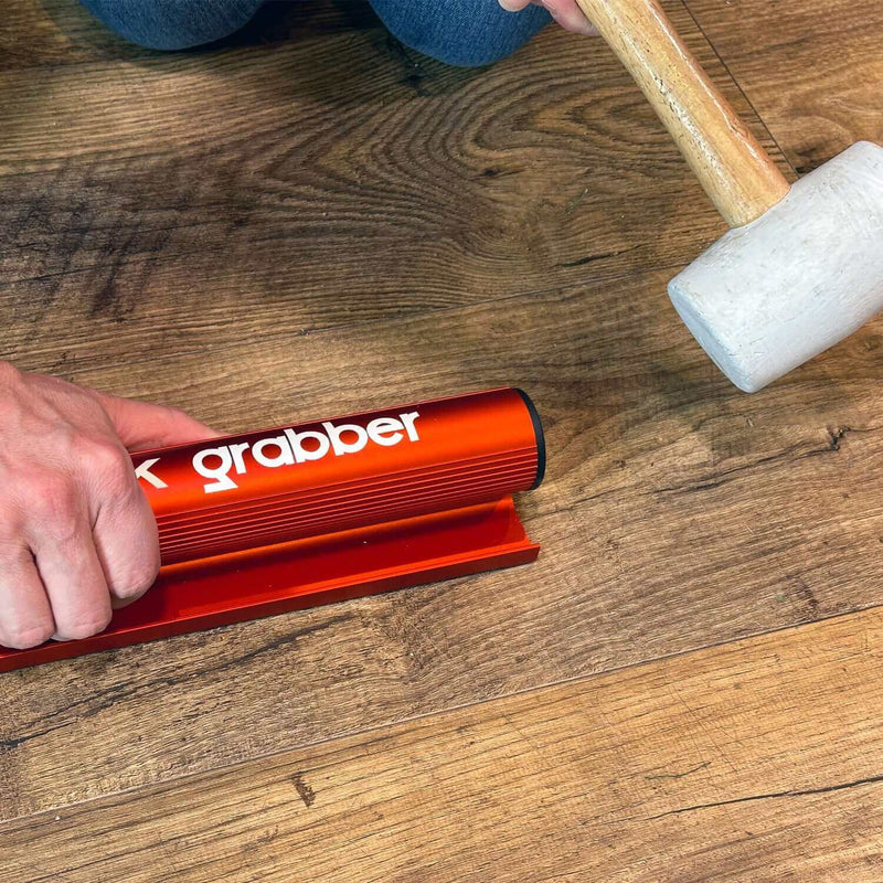 Cargue la imagen en el visor de la galería, Floor Fix Pro Plank Grabber Plank Grabber is a tool for fixing gaps in floating floors. It features a &quot;Magic Grip Strip&quot; that sticks to the plank you want to move using nano-suction and without leaving any sticky residue. Plank Grabber can be used to fix
